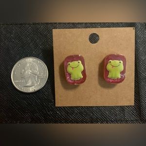 Froggy stud earrings